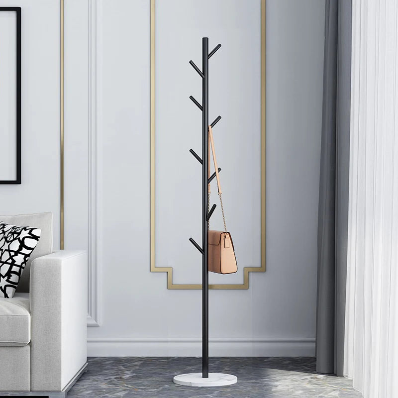Porte-Manteau Arbre Noir à Base Circulaire avec un sac accroché