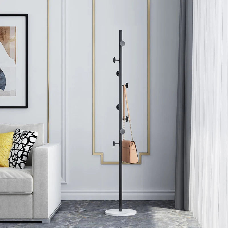 Porte-Manteau Perroquet à Clou avec Base Circulaire Noir avec un sac accroché