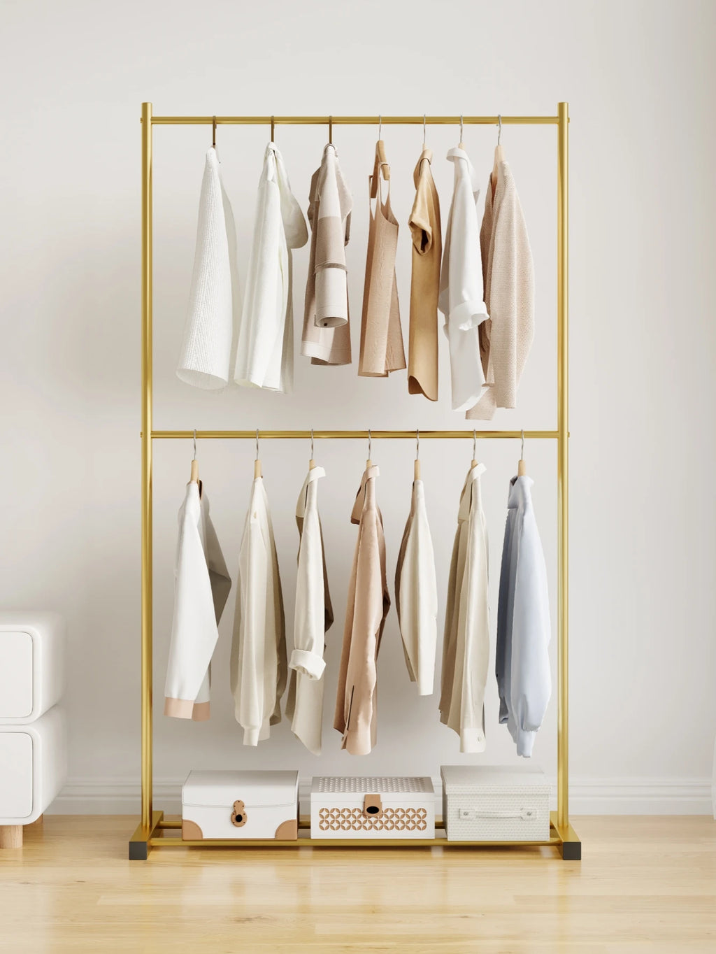 Porte-Manteau Solide Double Etages Dore 100cm dans une chambre