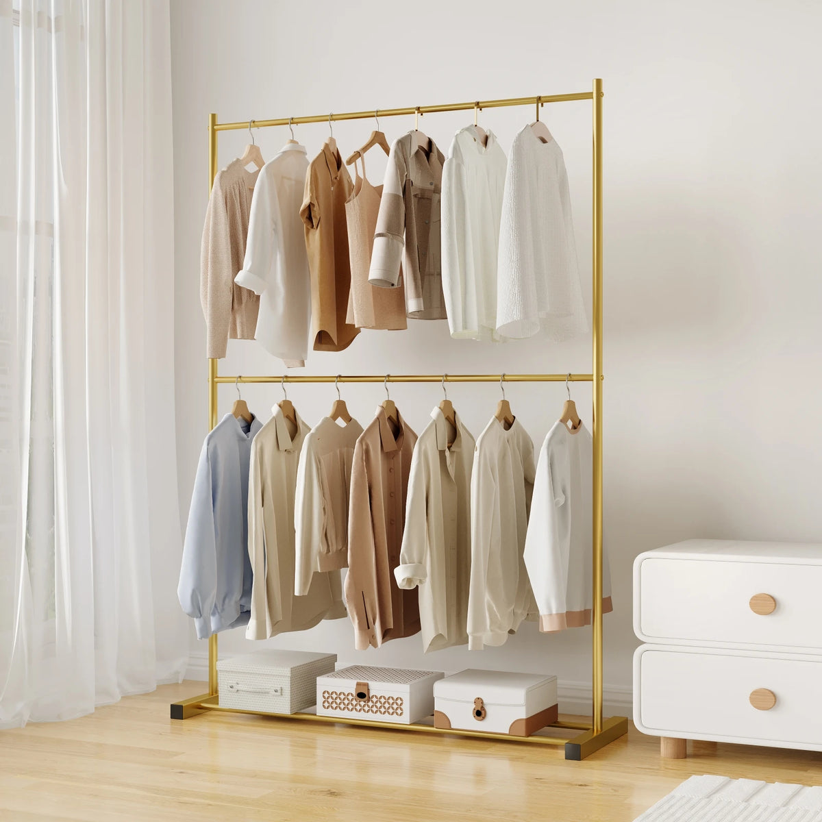 Porte-Manteau Solide Double Etages Dore 120cm  dans une chambre