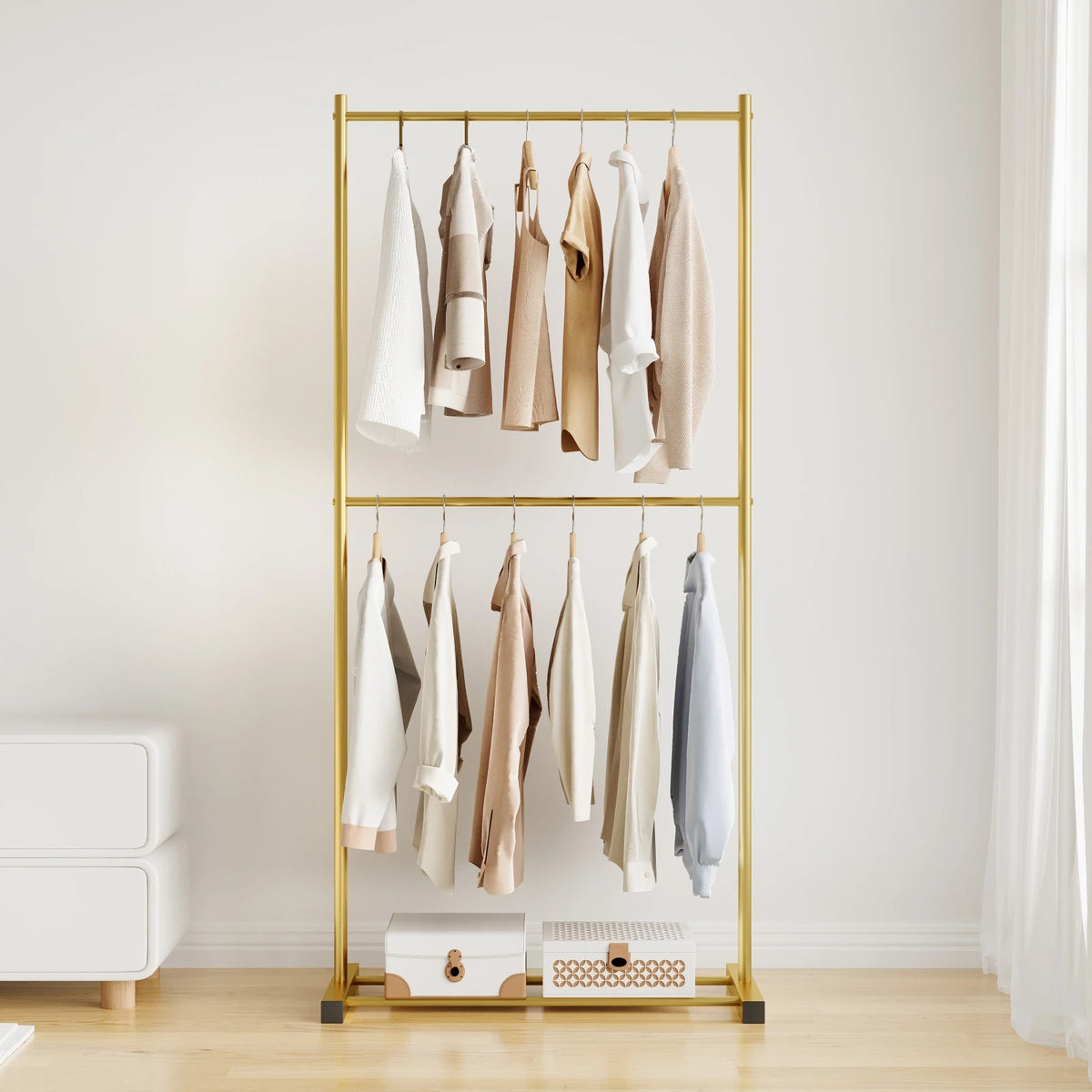 Porte-Manteau Solide Double Etages Dore 80cm dans une chambre