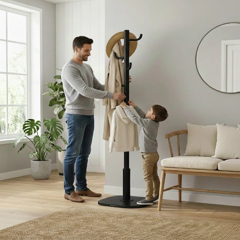 Porte-Manteau cactus Modèle avec un papa et son enfant qui accroche leur vêtement