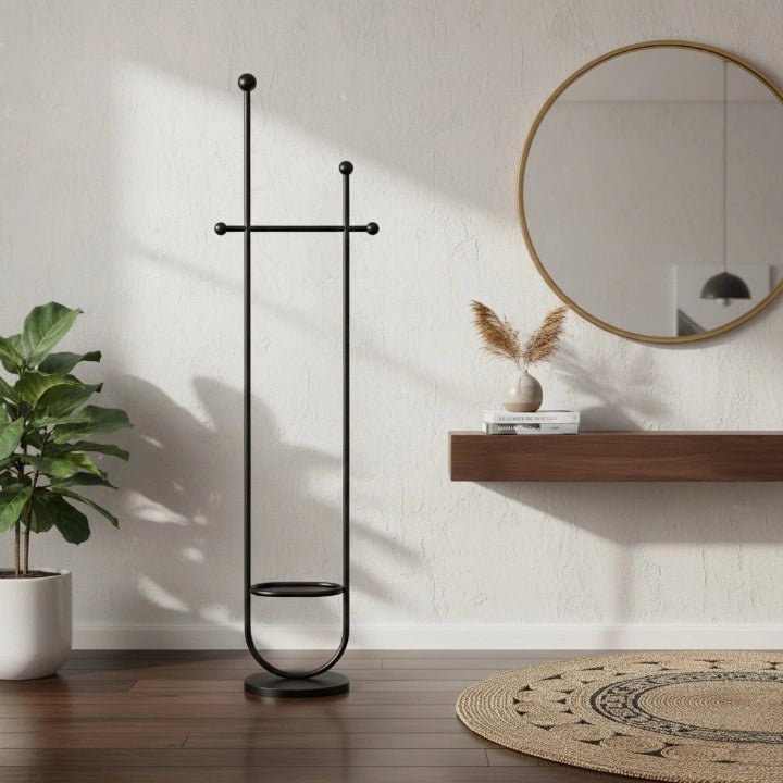 Porte-Manteau sur Pied Design Noir avec Etagere dans un salon 